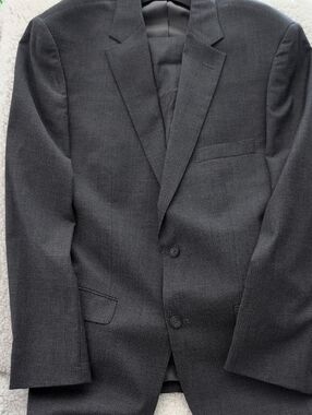 Classic Men's Dark Gray Two-Button Suit